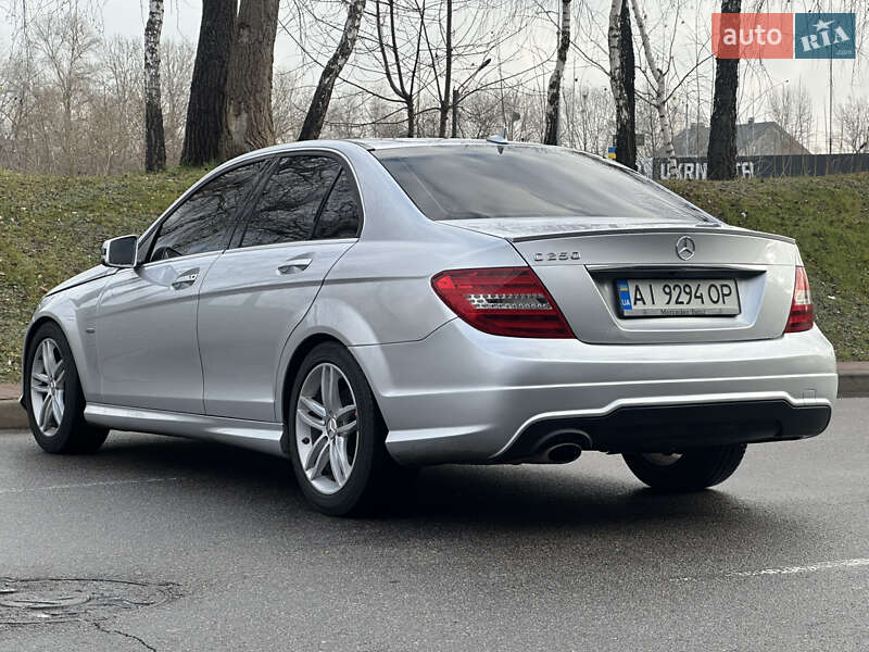 Седан Mercedes-Benz C-Class 2011 в Киеве