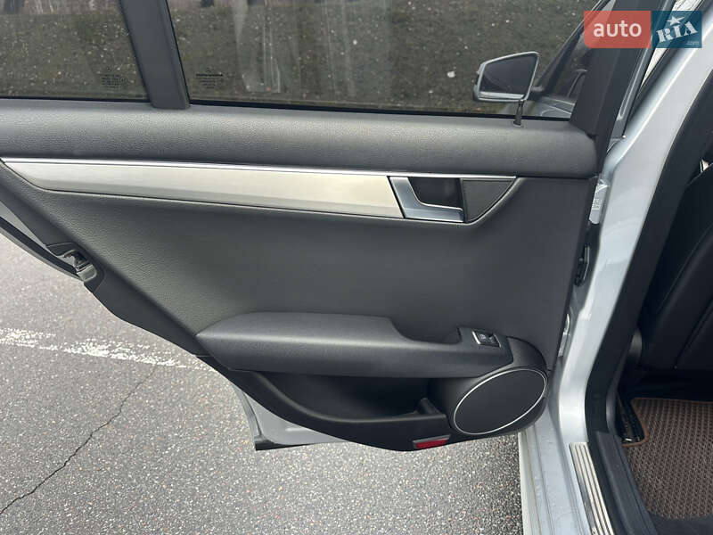Седан Mercedes-Benz C-Class 2011 в Киеве
