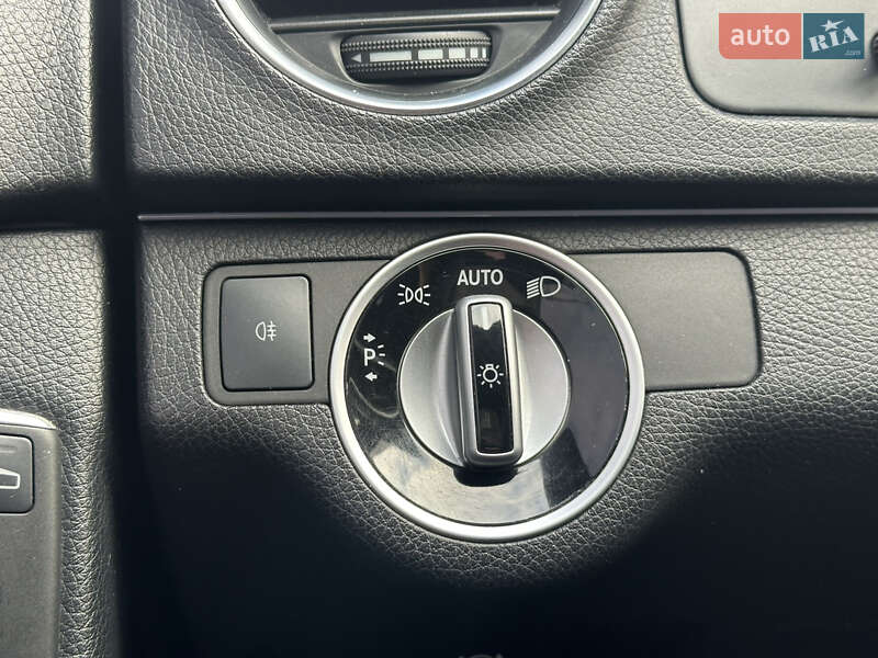 Седан Mercedes-Benz C-Class 2011 в Киеве