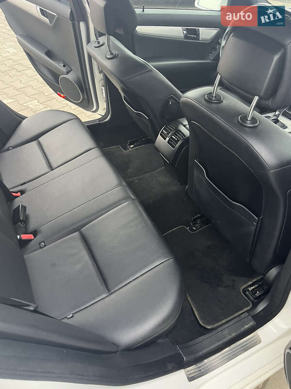 Седан Mercedes-Benz C-Class 2013 в Львове