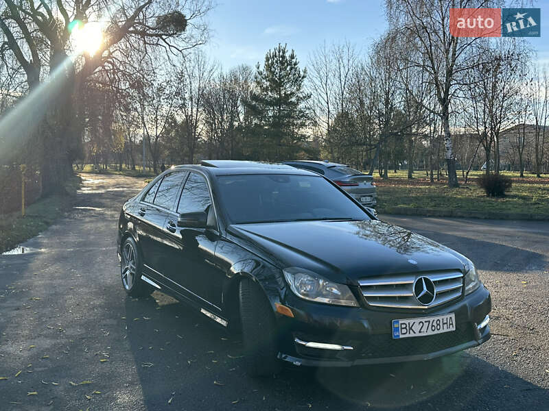 Седан Mercedes-Benz C-Class 2012 в Ровно