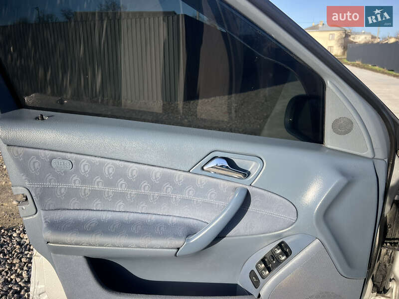 Седан Mercedes-Benz C-Class 2002 в Львове