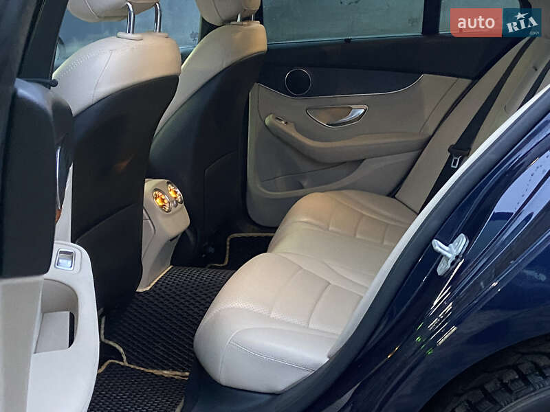 Седан Mercedes-Benz C-Class 2015 в Львові