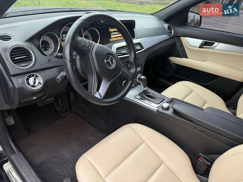 Седан Mercedes-Benz C-Class 2011 в Киеве