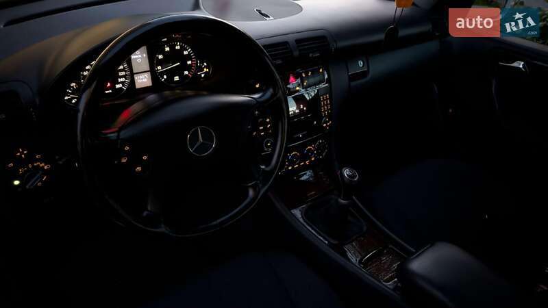 Седан Mercedes-Benz C-Class 2004 в Тернополе