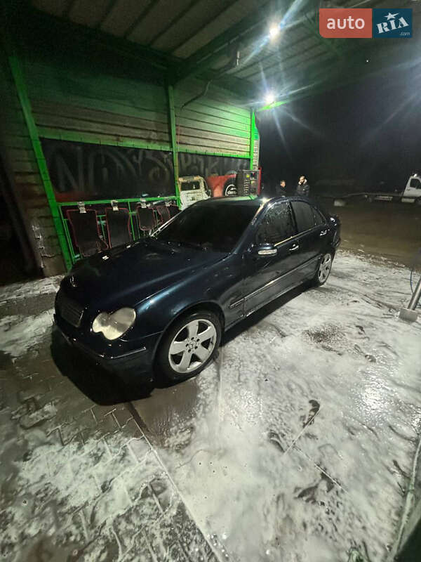 Седан Mercedes-Benz C-Class 2002 в Уторопах