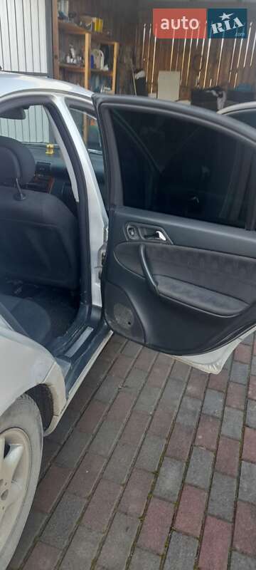 Седан Mercedes-Benz C-Class 2001 в Чернівцях