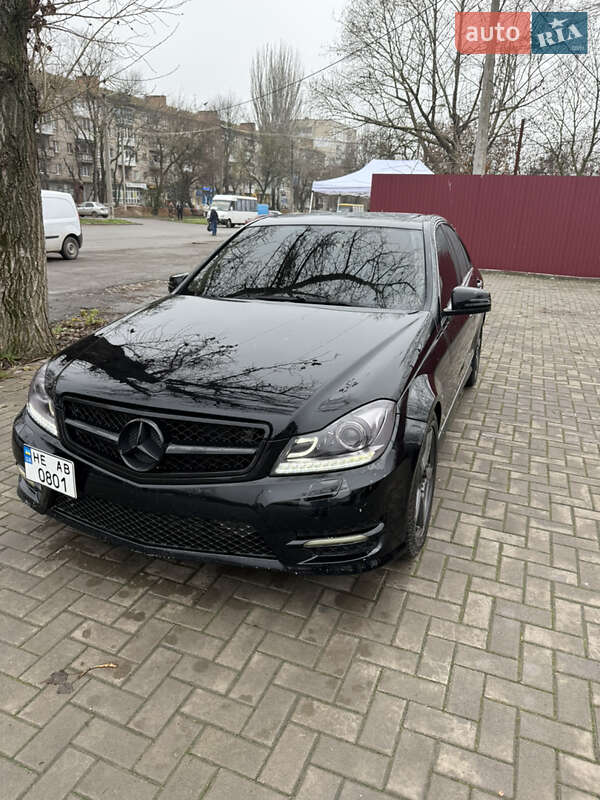 Mercedes-Benz C-Class 2011
