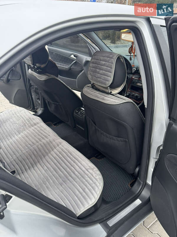 Седан Mercedes-Benz C-Class 2001 в Виннице