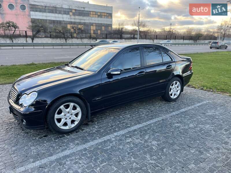 Седан Mercedes-Benz C-Class 2006 в Дніпрі