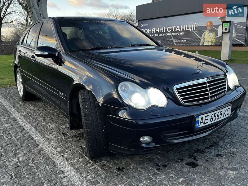 Седан Mercedes-Benz C-Class 2006 в Дніпрі