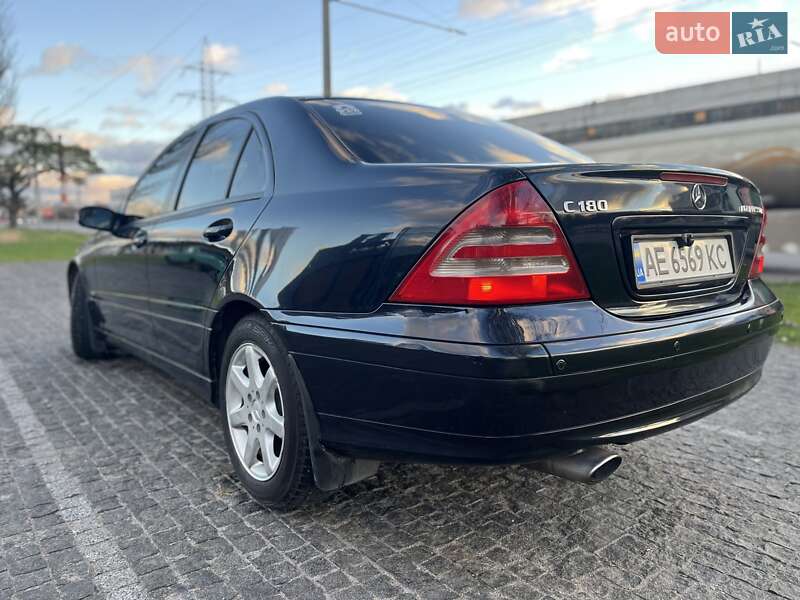 Седан Mercedes-Benz C-Class 2006 в Дніпрі