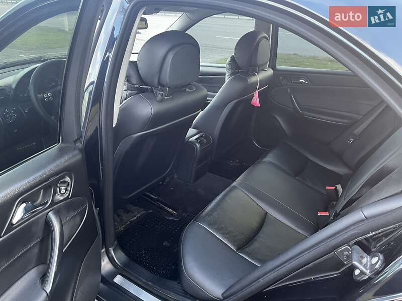 Седан Mercedes-Benz C-Class 2006 в Дніпрі