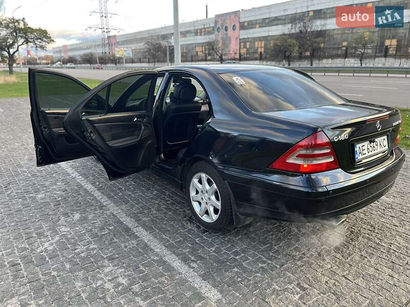 Седан Mercedes-Benz C-Class 2006 в Дніпрі