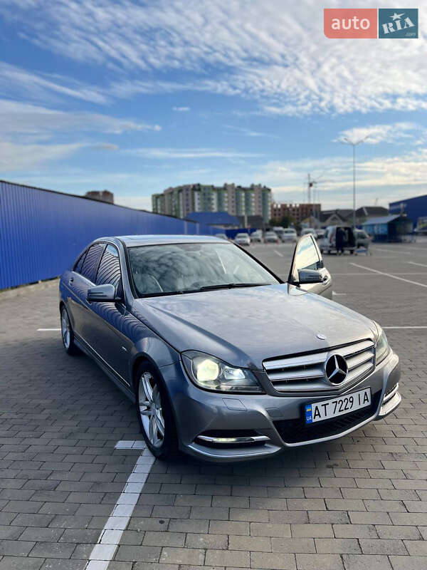 Седан Mercedes-Benz C-Class 2011 в Киеве