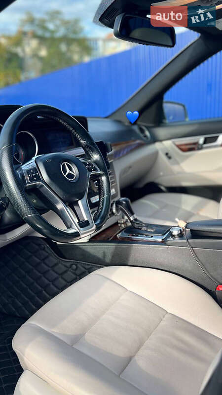 Седан Mercedes-Benz C-Class 2011 в Киеве