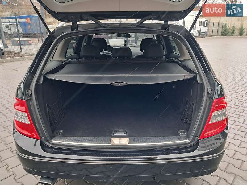 Універсал Mercedes-Benz C-Class 2010 в Могилів-Подільському