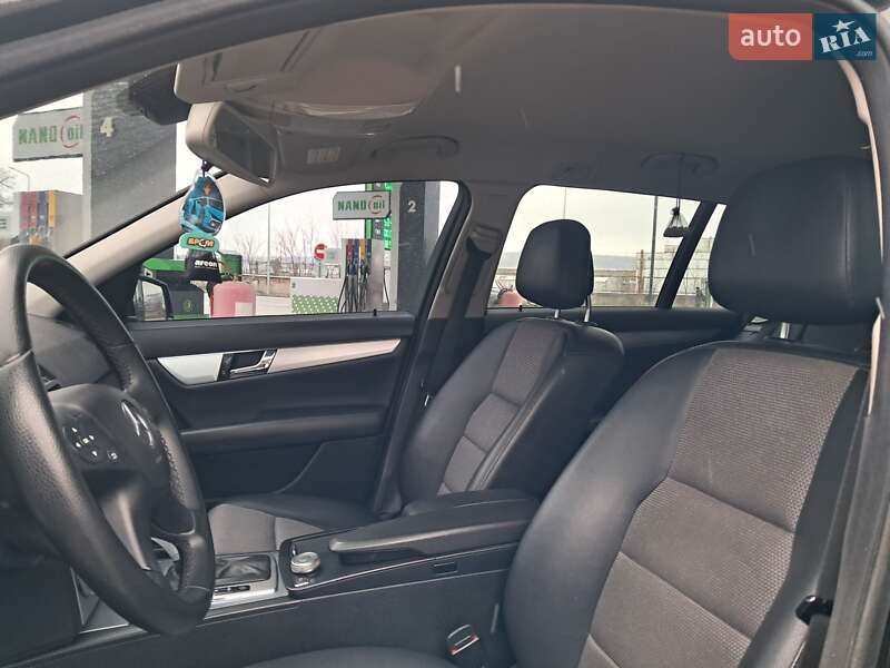 Універсал Mercedes-Benz C-Class 2010 в Могилів-Подільському