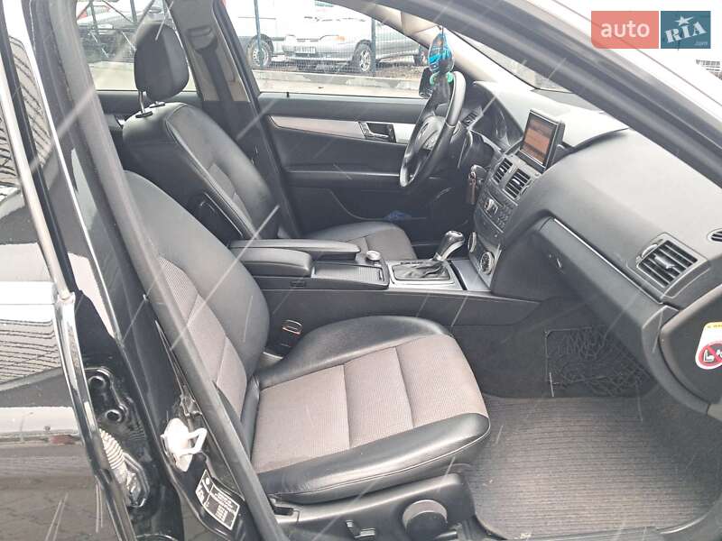 Універсал Mercedes-Benz C-Class 2010 в Могилів-Подільському