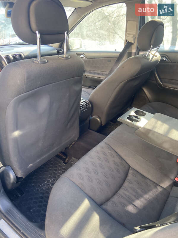 Седан Mercedes-Benz C-Class 2002 в Кицмани
