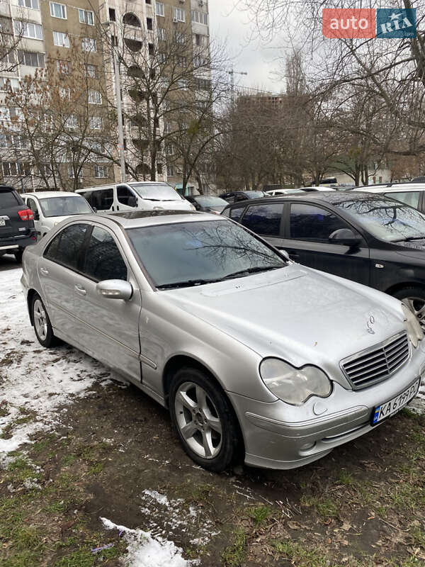 Седан Mercedes-Benz C-Class 2001 в Києві