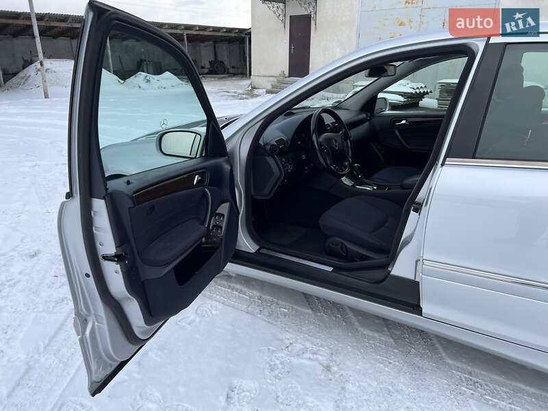 Седан Mercedes-Benz C-Class 2005 в Надвірній