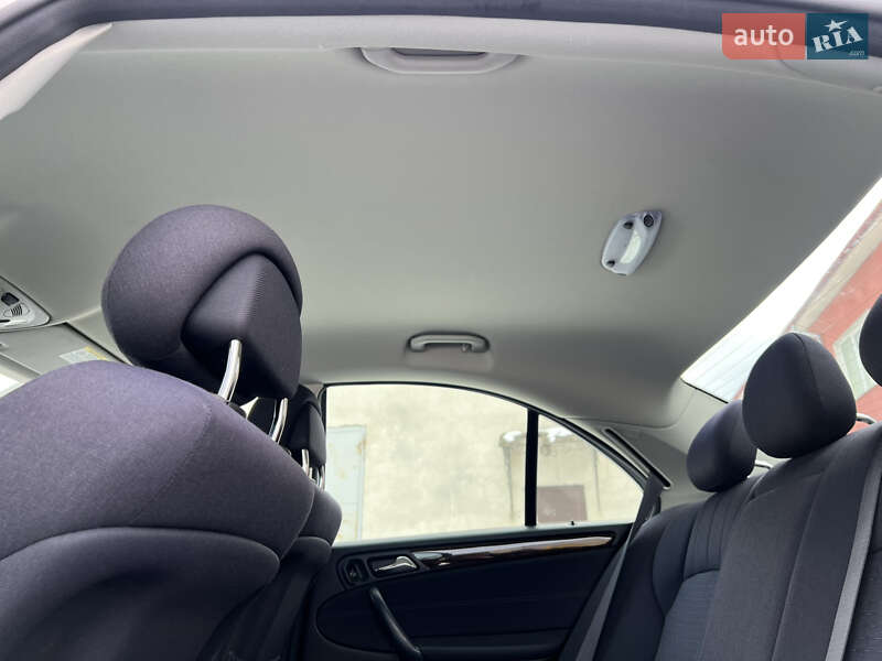 Седан Mercedes-Benz C-Class 2005 в Надвірній