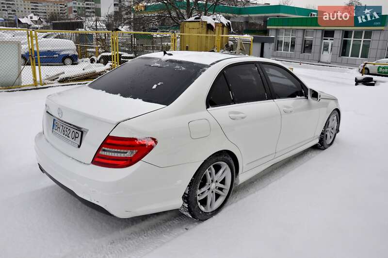 Седан Mercedes-Benz C-Class 2014 в Львові