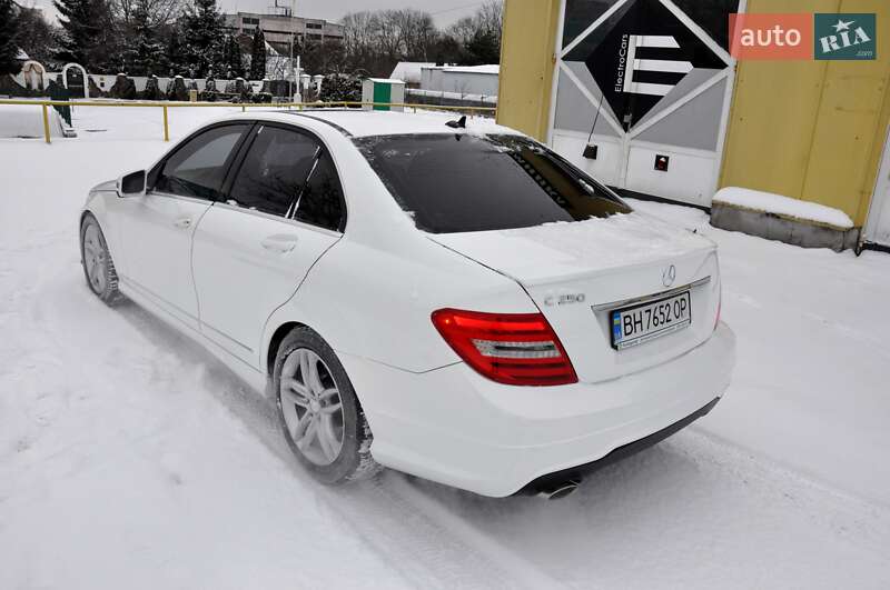 Седан Mercedes-Benz C-Class 2014 в Львові