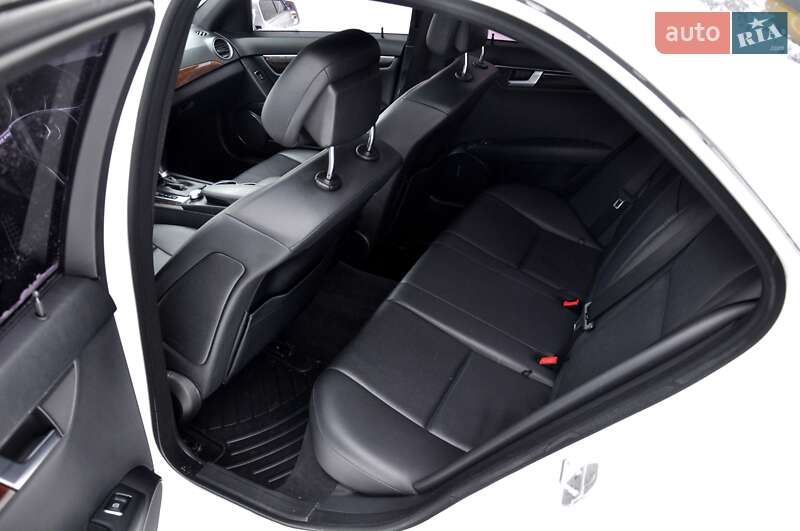 Седан Mercedes-Benz C-Class 2014 в Львові