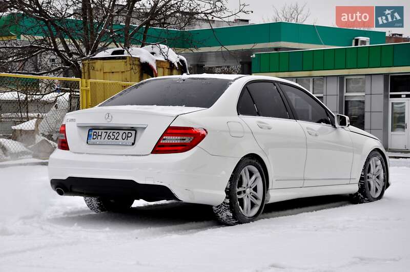 Седан Mercedes-Benz C-Class 2014 в Львові