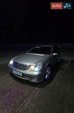 Универсал Mercedes-Benz C-Class 2005 в Киеве