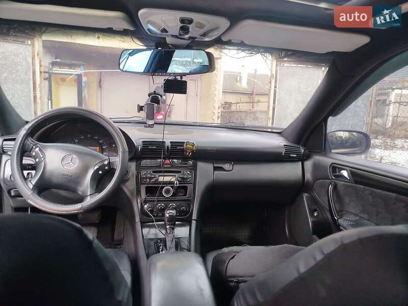 Седан Mercedes-Benz C-Class 2001 в Чернівцях