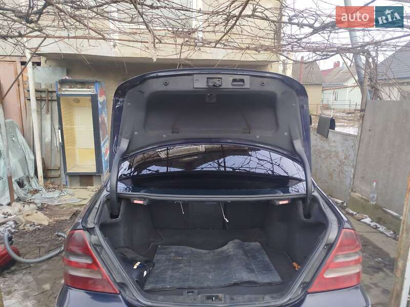 Седан Mercedes-Benz C-Class 2001 в Чернівцях