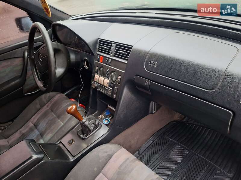 Седан Mercedes-Benz C-Class 1994 в Черновцах фото 33 Седан Mercedes-Benz C-Class 1994 в Черновцах