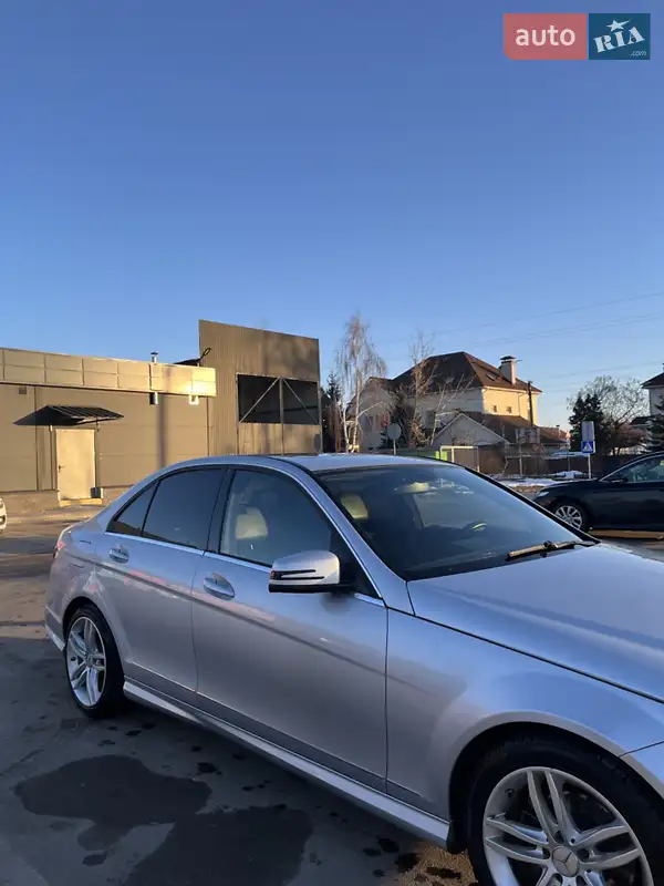 Mercedes-Benz C-Class 2013 VIN WDDGF8BB2CR198239 фото оголошення 5 з 66