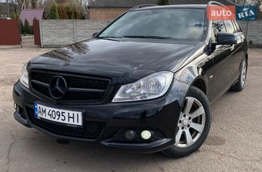 Універсал Mercedes-Benz C-Class 2011 в Житомирі