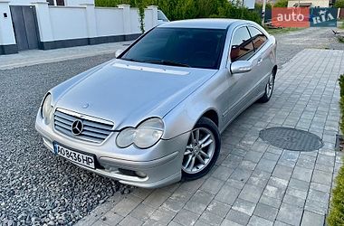 Купе Mercedes-Benz C-Class 2003 в Ужгороде
