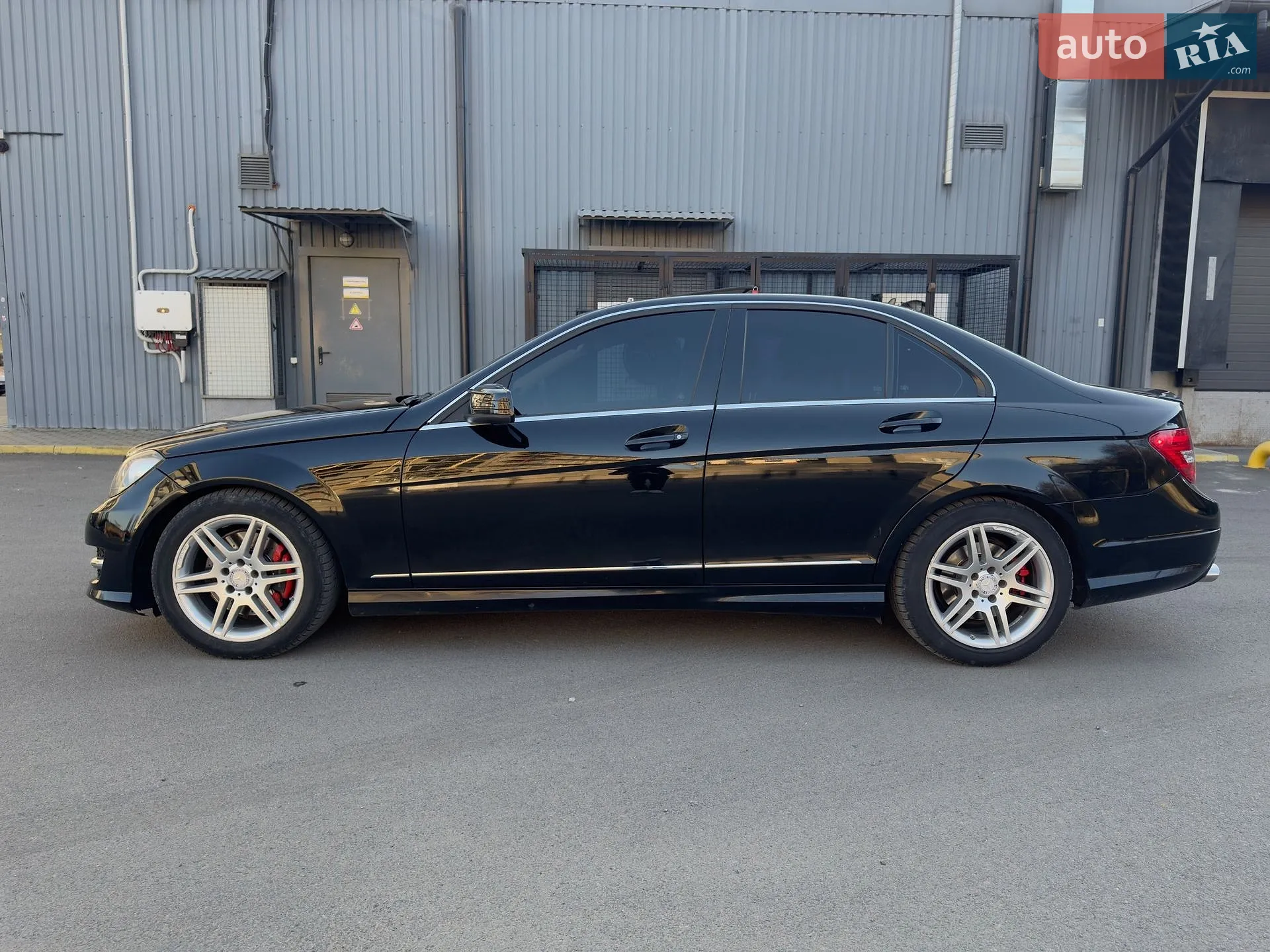 Mercedes-Benz C-Class 2014 VIN WDDGF8AB9EA945872 фото оголошення 7 з 17