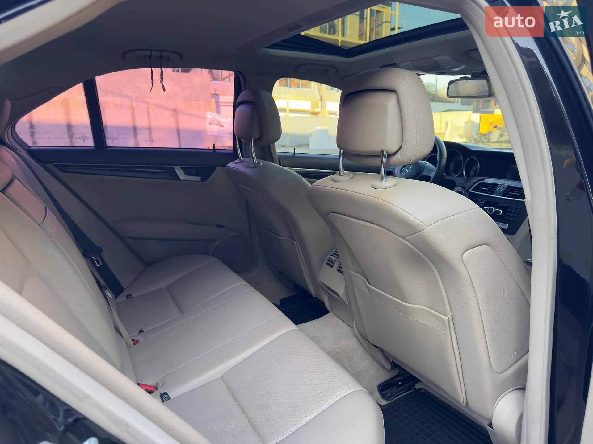 Mercedes-Benz C-Class 2014 VIN WDDGF8AB9EA945872 фото оголошення 12 з 17