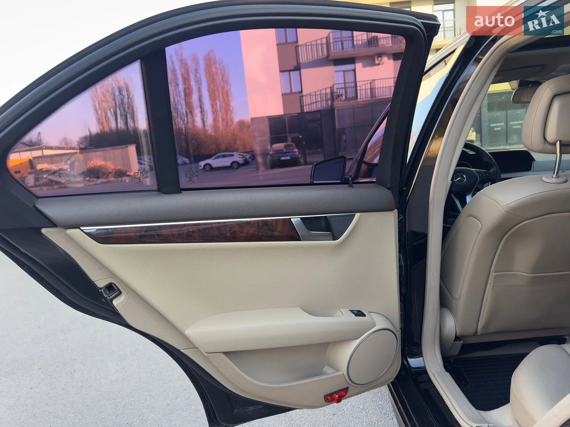 Mercedes-Benz C-Class 2014 VIN WDDGF8AB9EA945872 фото оголошення 11 з 17