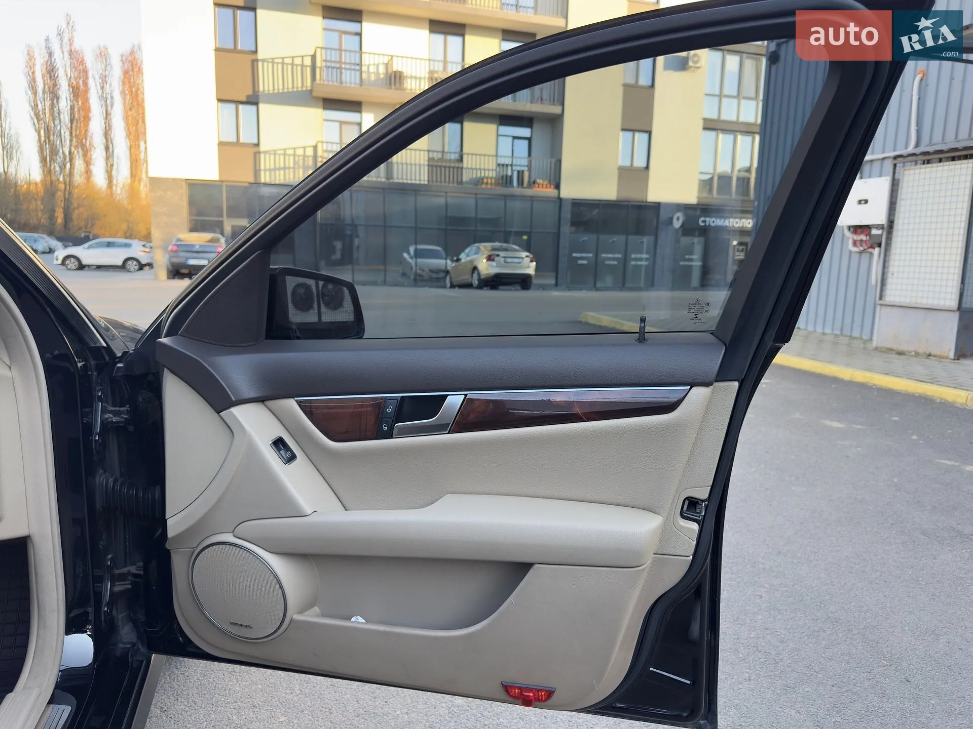 Mercedes-Benz C-Class 2014 VIN WDDGF8AB9EA945872 фото оголошення 15 з 17