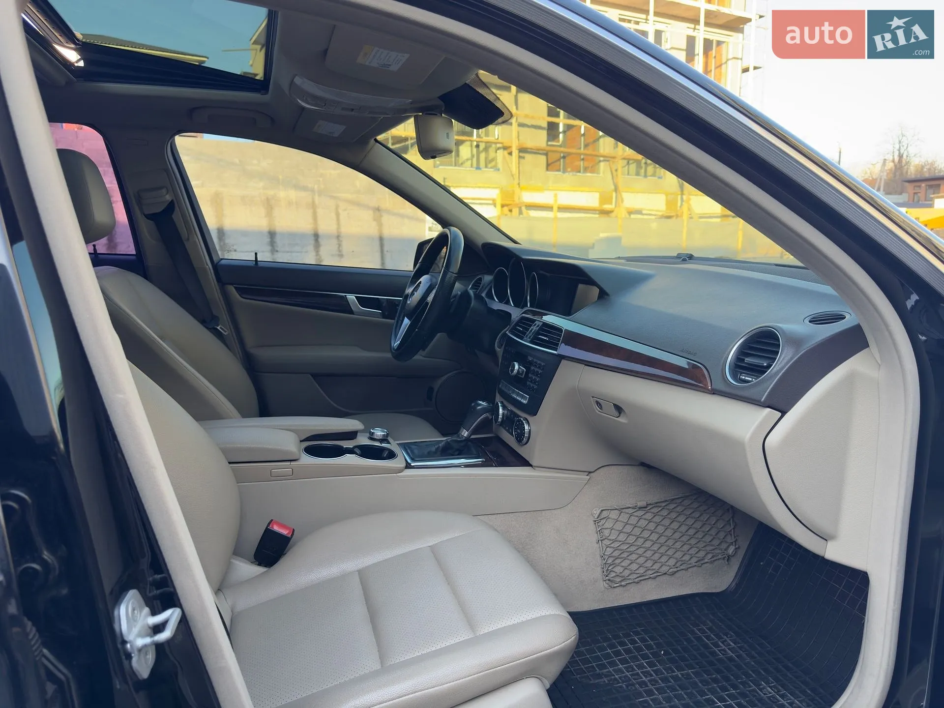 Mercedes-Benz C-Class 2014 VIN WDDGF8AB9EA945872 фото оголошення 14 з 17