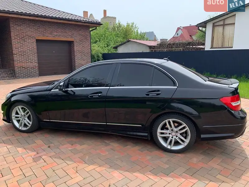 Mercedes-Benz C-Class 2013 VIN WDDGF8AB5DR281201 фото оголошення 2 з 49