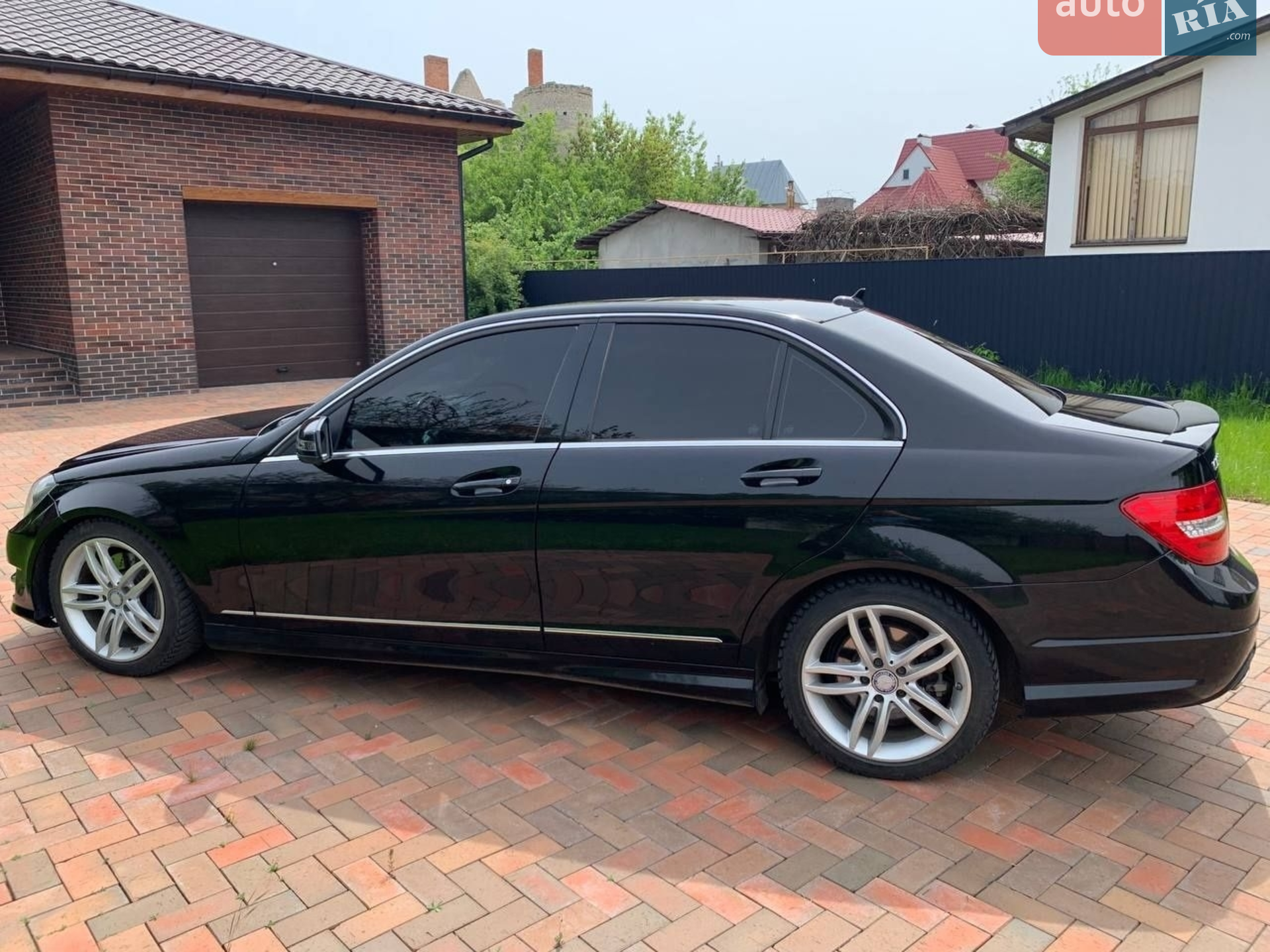 Mercedes-Benz C-Class 2013 VIN WDDGF8AB5DR281201 фото оголошення 2 з 5