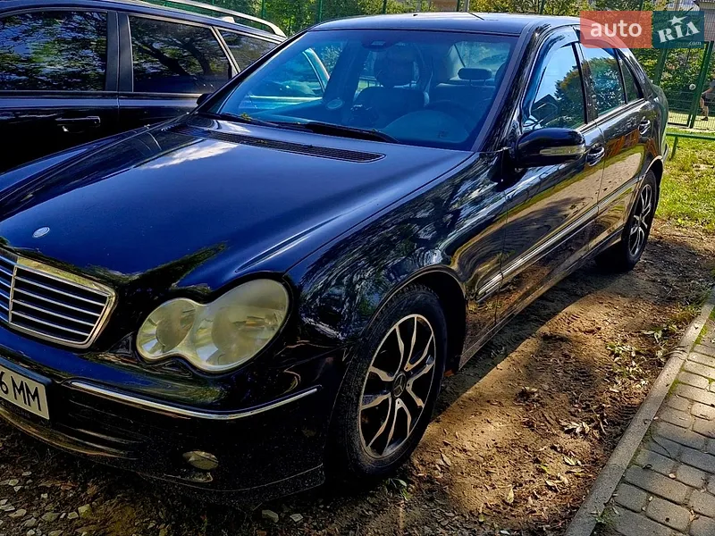 Mercedes-Benz C-Class 2005
