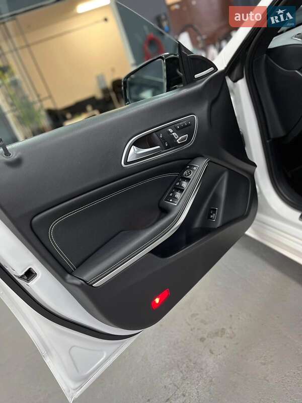Седан Mercedes-Benz CLA-Class 2018 в Львові