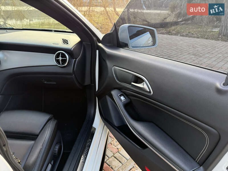 Седан Mercedes-Benz CLA-Class 2016 в Киеве