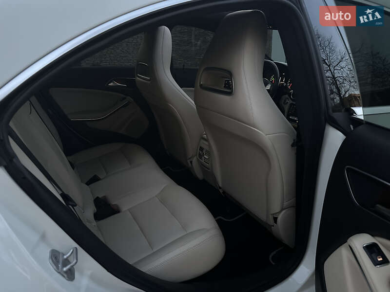 Седан Mercedes-Benz CLA-Class 2017 в Дніпрі