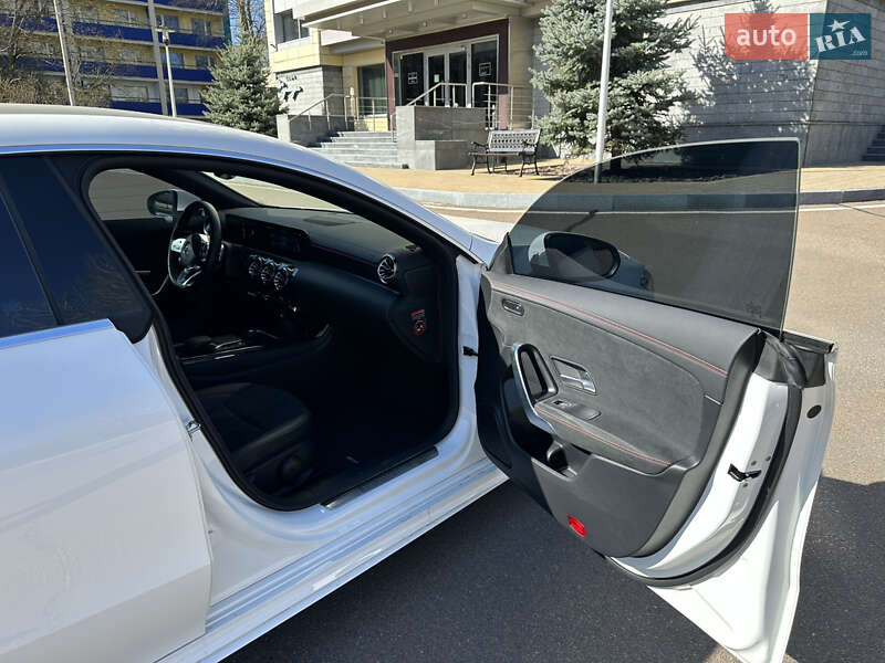 Седан Mercedes-Benz CLA-Class 2022 в Чернигове
